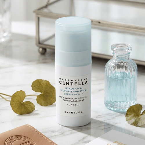 SKIN1004 MADAGASCAR CENTELLA - HYALU - CICA SILKY - FIT SUN STICK SPF50+ PA++++ - 7g / 0,2 Oz. - Safe Sun Cosmetics